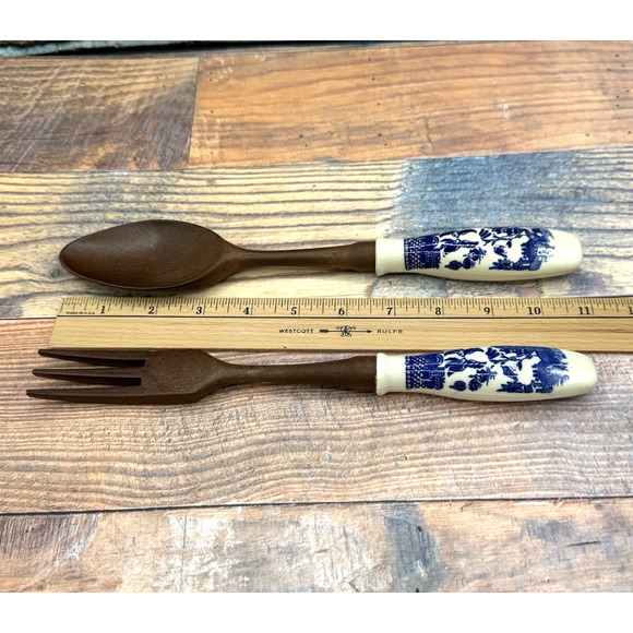 Vintage Japan Blue Willow Salad Serving Fork and Spoon Set Wood Look / Porcelain - Picture 6 of 6